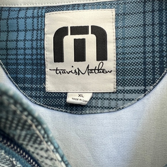 Travis Mathew Pullover Plaid 1/4 Zip Long Sleeve Golf Jacket - Picture 2 of 6